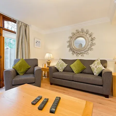 Ballsbridge Townhouse *